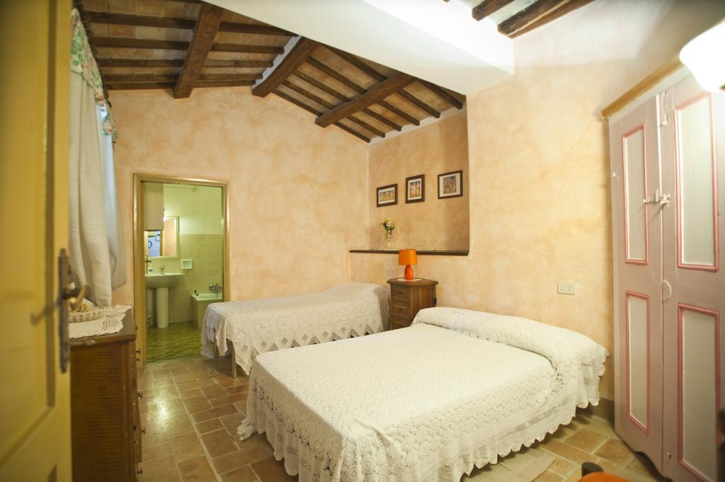 Casa Castellina Pensionat Foligno Rum bild